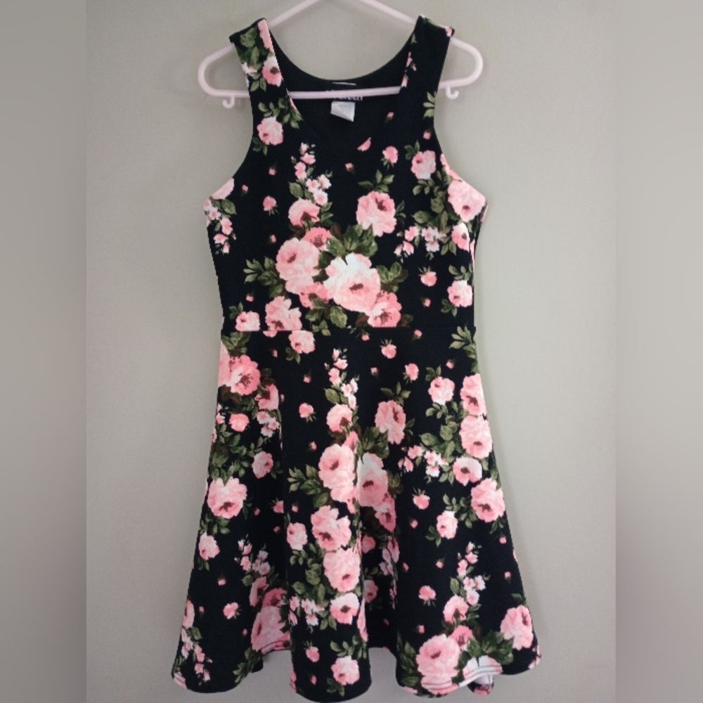 (Bundle) 2 Dresses Size 8